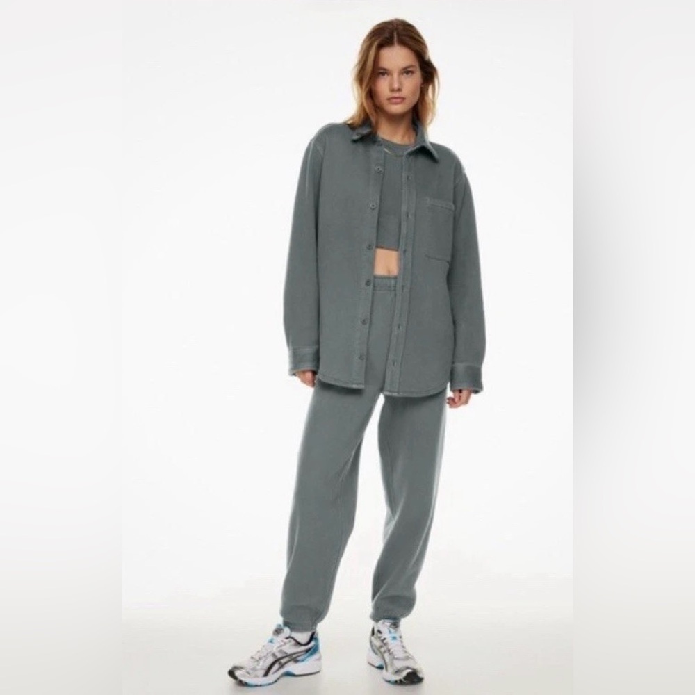 Aritzia TNA Cozy AF Fleece Boyfriend Button up, Size 2